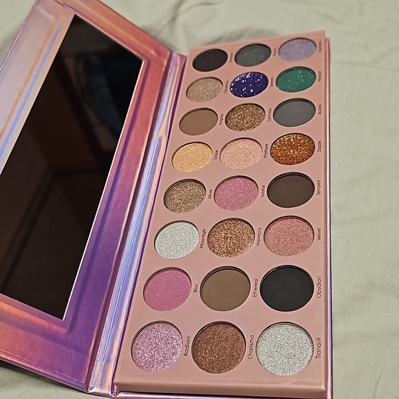 Beauty evolved artistry Allure 24 shade eyeshadow palette - Picture 3 of 5